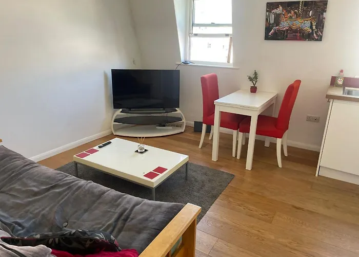Self Contained One Bedroom Flat In The Heart Of Brighton, Close To The Beach