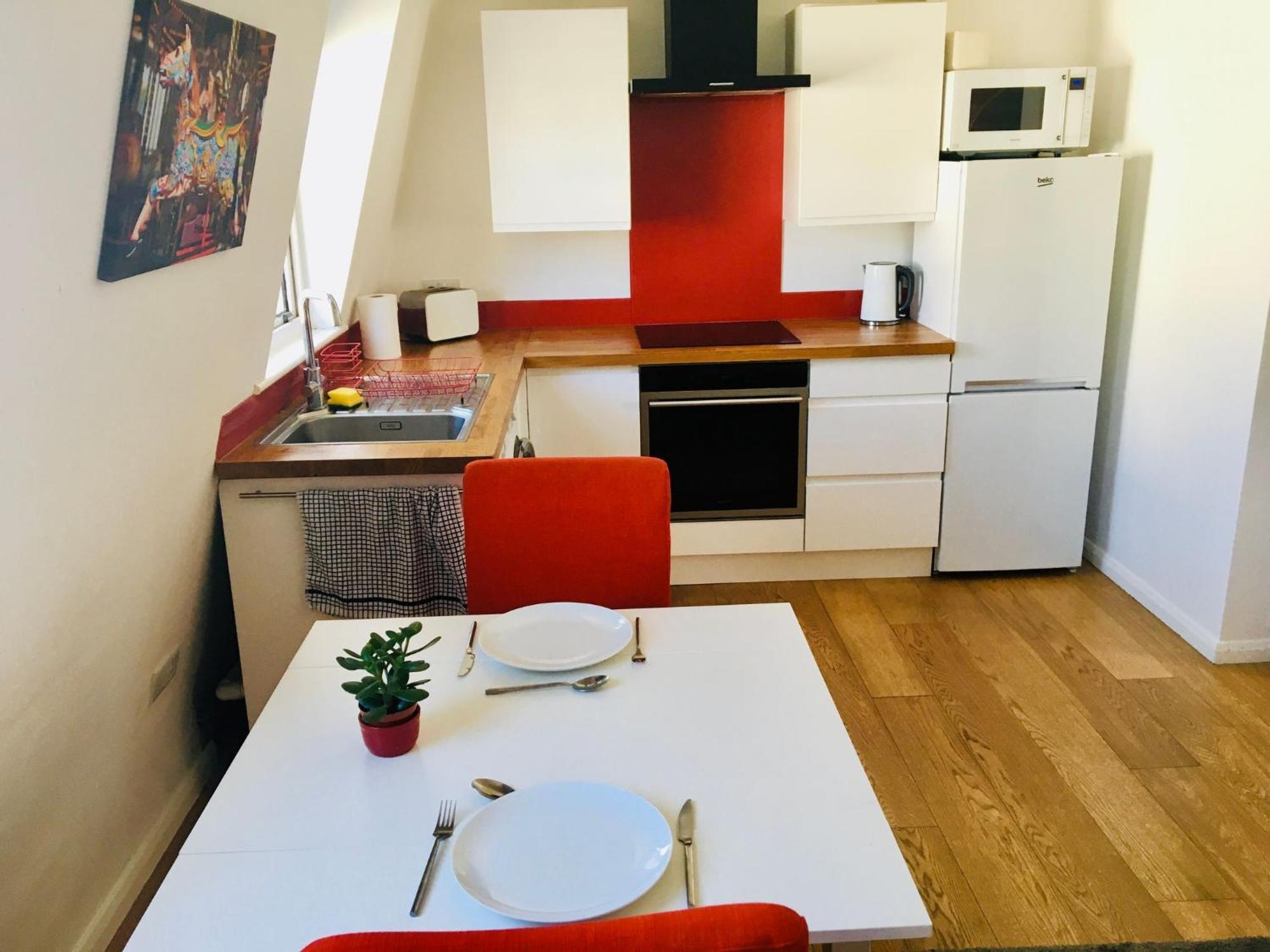 Self Contained One Bedroom Flat In The Heart Of Brighton, Close To The Apartment *